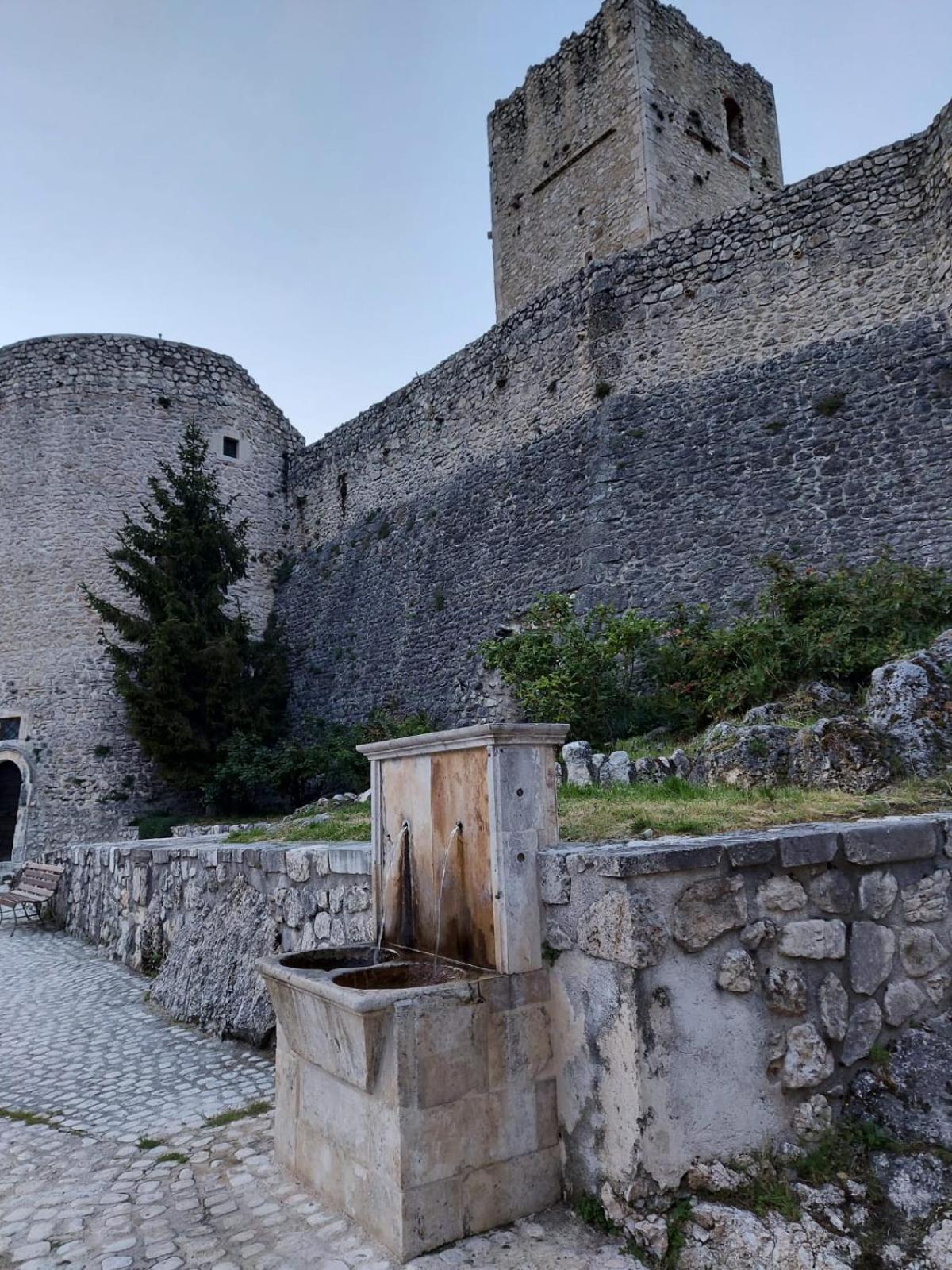 La Fantesca Appartement Pettorano sul Gizio Buitenkant foto